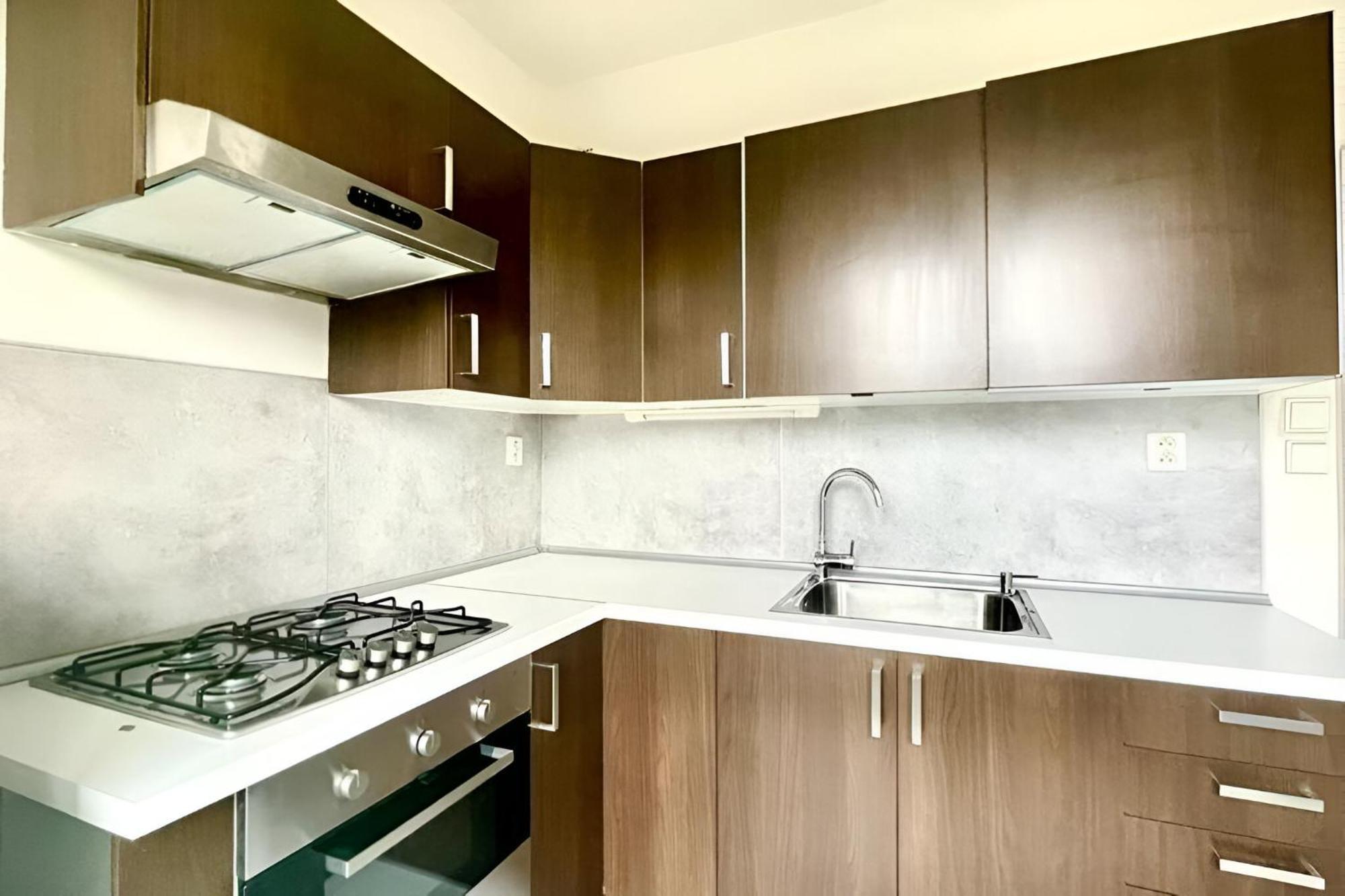 Big And Sunny Apartment With Great Acces To Center Bratislava Exterior foto