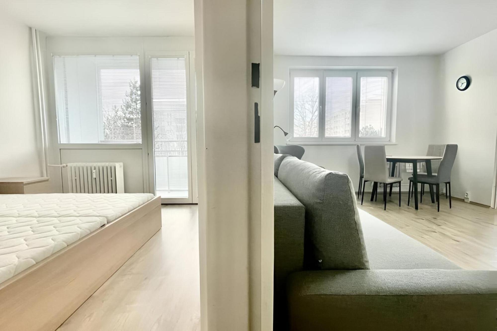 Big And Sunny Apartment With Great Acces To Center Bratislava Exterior foto